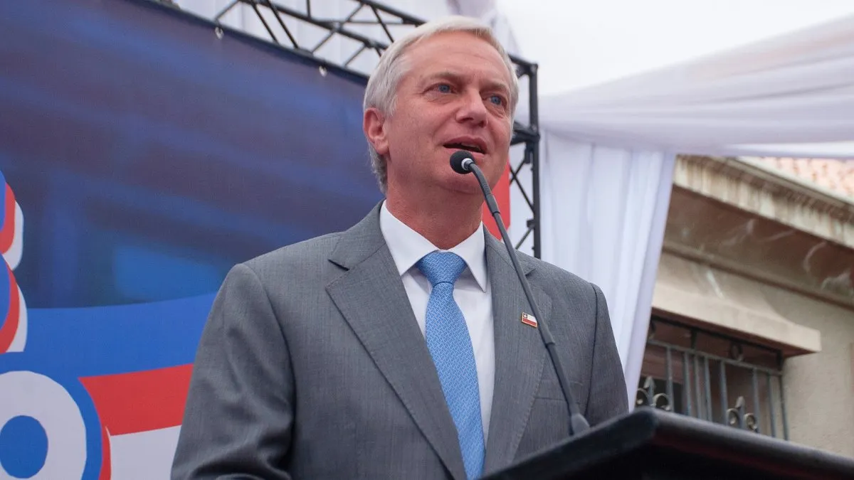 José Antonio Kast responde a advertencias de Vanessa Kaiser sobre posible golpe de Estado