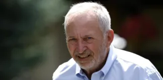 El exrector de Harvard se retira tras sus vínculos con Epstein.