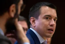 Dimiten ministros de Trabajo y Agricultura tras derrota de Noboa en referéndum.