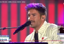 Pablo Alborán enfrenta un contratiempo en Teletón 2025; Karen y Pancho lo ayudan.