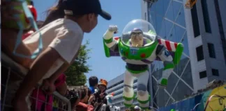 Descubre el Paris Parade: ¡llega en Metro este domingo para disfrutar del desfile!