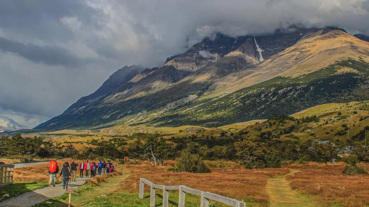 Tragedia en Torres del Paine: turista mexicano fallece y británica permanece extraviada tras emergencia