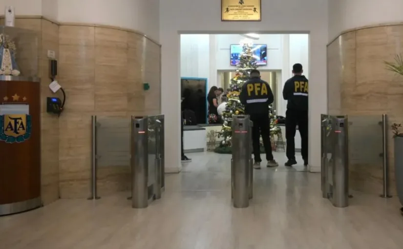 Allanamientos en AFA y 17 clubes: la justicia investiga lavado de dinero en Argentina.