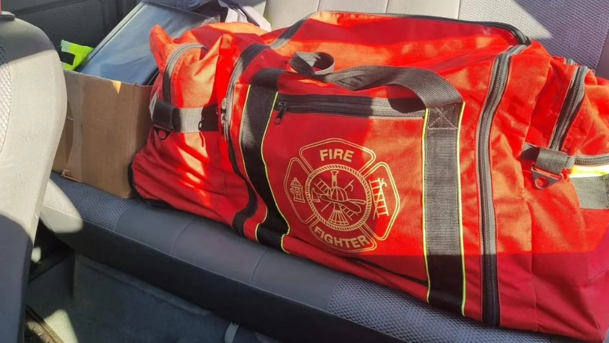 Un valiente bombero pierde su equipo en un robo en Los Ángeles.