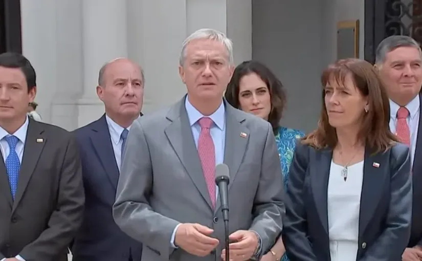Kast califica de positiva su reunión con Boric en La Moneda.