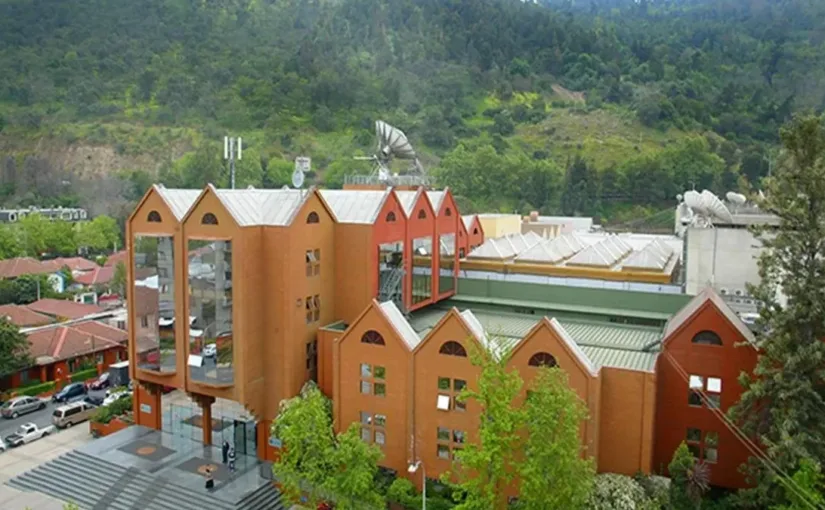 Multa a canal de TV por mostrar a menores en situación de vulnerabilidad.