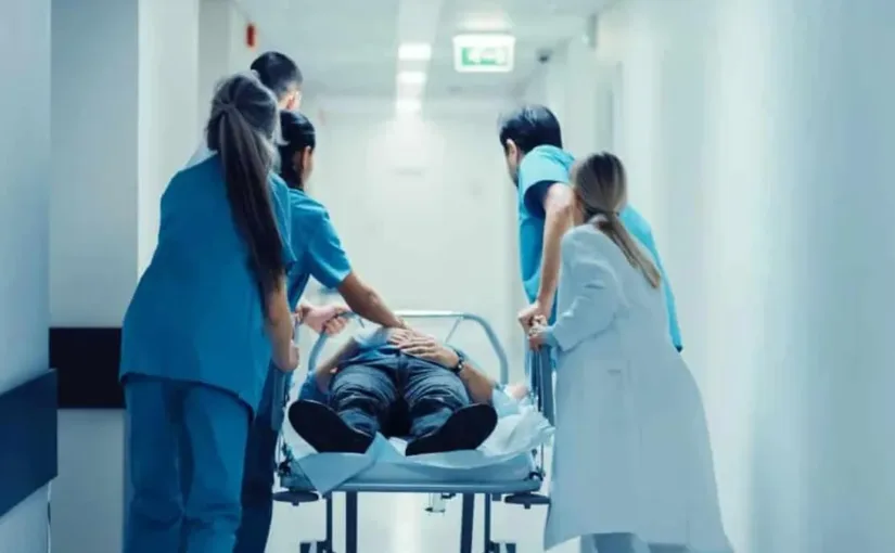 Multa de 350 UTM por exigir pago anticipado para hospitalizar a un menor.