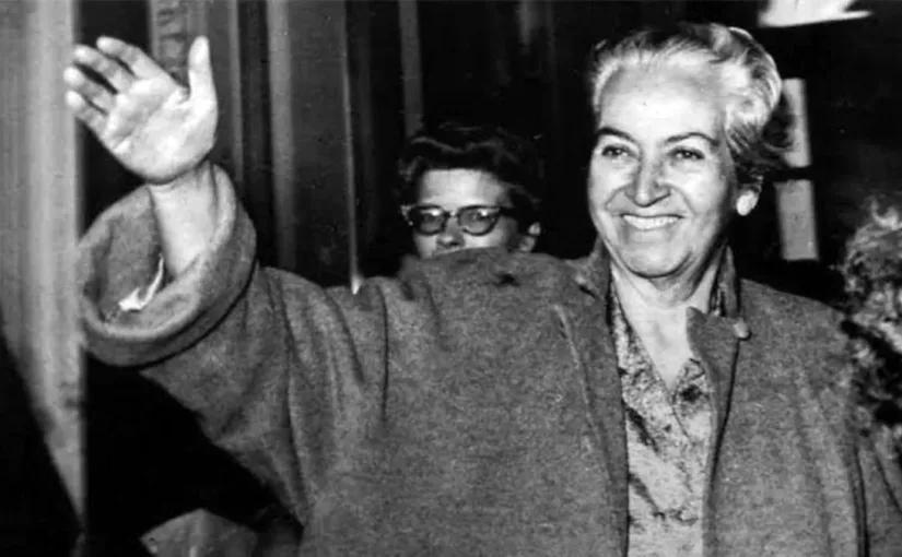 La U. de Chile celebra a Gabriela Mistral con una exposición por sus 80 años del Nobel.