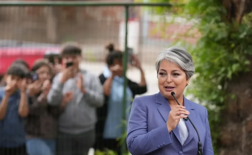 Jeannette Jara reconoce triunfo de Kast y aboga por la unidad en su sector.