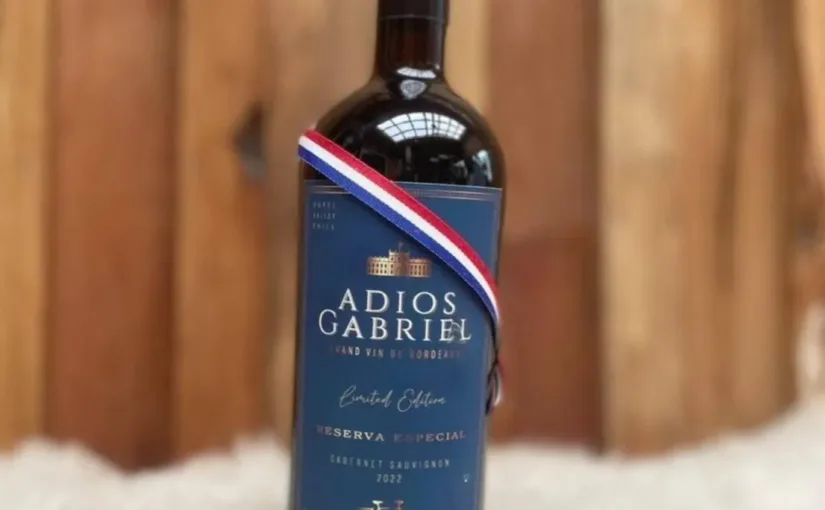 Celebración en el comando de Kast con el vino 'Adiós Gabriel' en La Moneda.