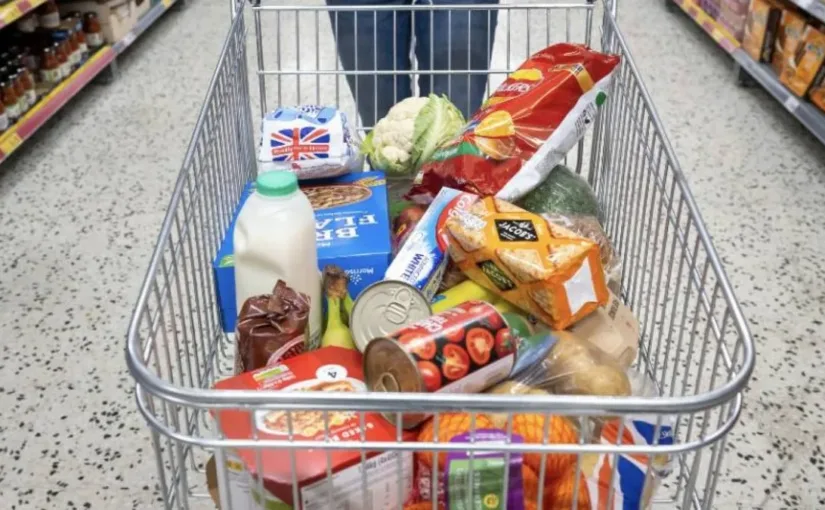 Consulta los horarios de cierre de los supermercados hoy para tus compras de último minuto.