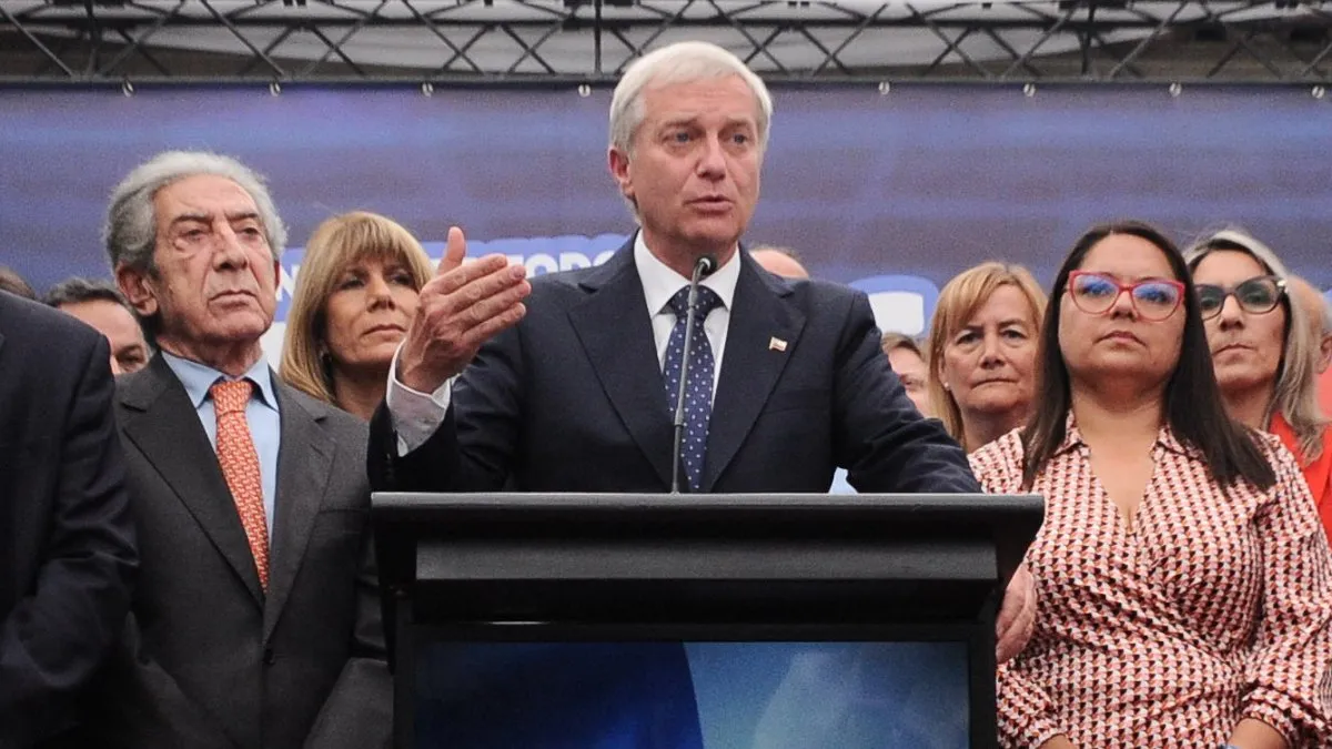 Kast une fuerzas del Rechazo y abre debate sobre su futuro gobierno.