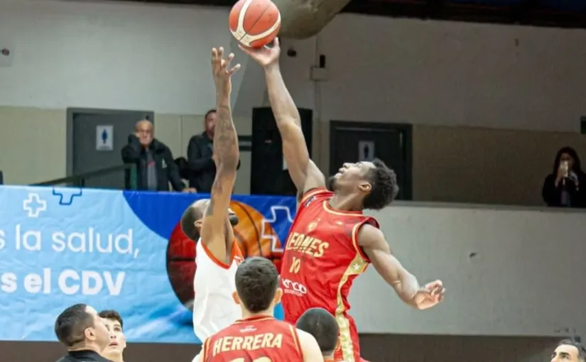 CD Valdivia triunfa sobre Los Leones y alarga la lucha por el título en la Liga.