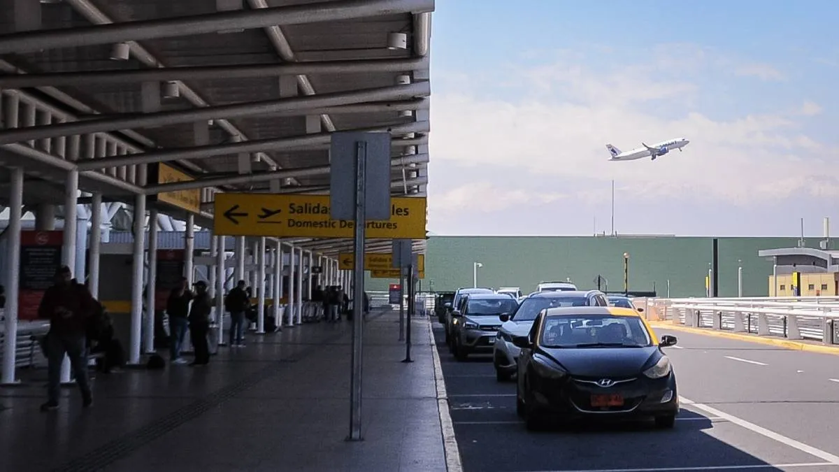 Nueva ley sanciona transporte informal en aeropuertos y multa a pasajeros y intermediarios