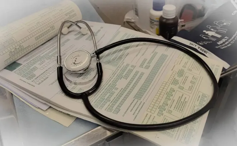 Cárcel preventiva para médicos involucrados en escándalo de licencias médicas fraudulentas que afectó a funcionarios públicos