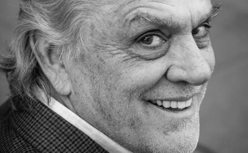 Pablo Longueira anuncia su decisión de ir al Campo de Hielo Sur para hacer patria.