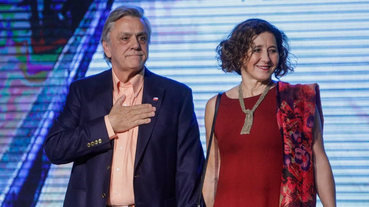 Pablo Longueira anuncia su regreso a la política en cena de camaradería con la UDI