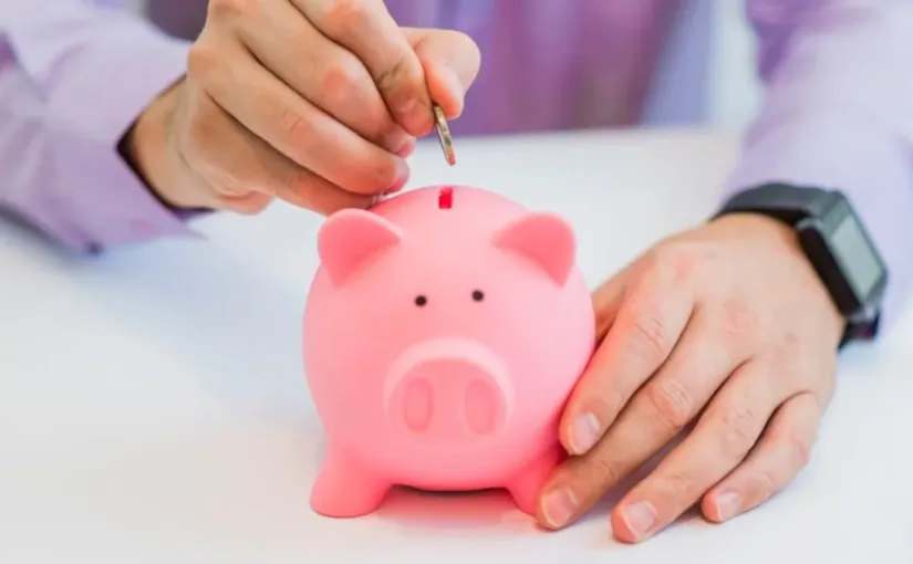 Mejora en capacidad de ahorro en la Región Metropolitana: solo 46% de hogares no logra ahorrar, la cifra más baja del año