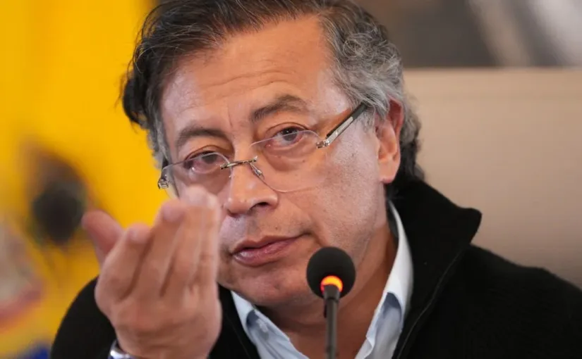 Petro insiste en sus críticas a Kast