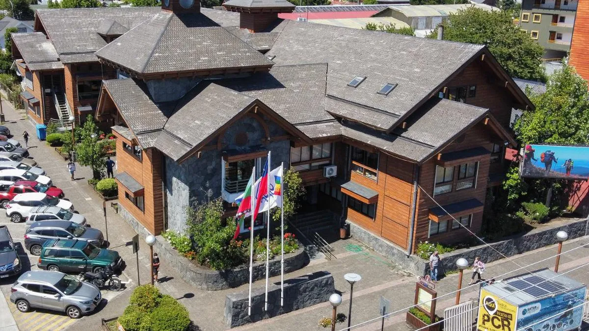 Municipalidad de Pucón ordena a tres funcionarios devolver bono de $500 mil tras informe de Contraloría