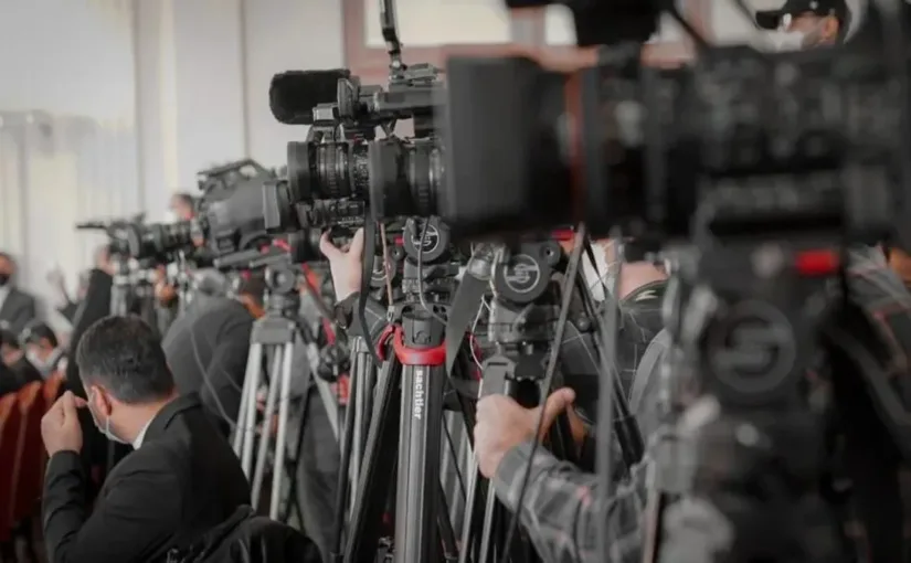 Tribunal Superior de Cataluña eleva condena a paparazzi por difusión ilegal de fotos íntimas y confirma revelación de secretos