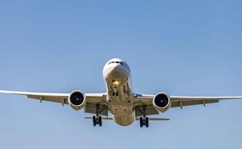 FAA advierte sobre riesgos en el Pacífico por actividades militares en el espacio aéreo.