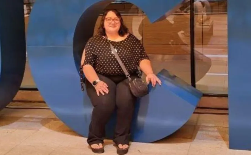 La emotiva travesía de una profesora que cruzó el mar para inscribir a sus hijos en la universidad en Santiago