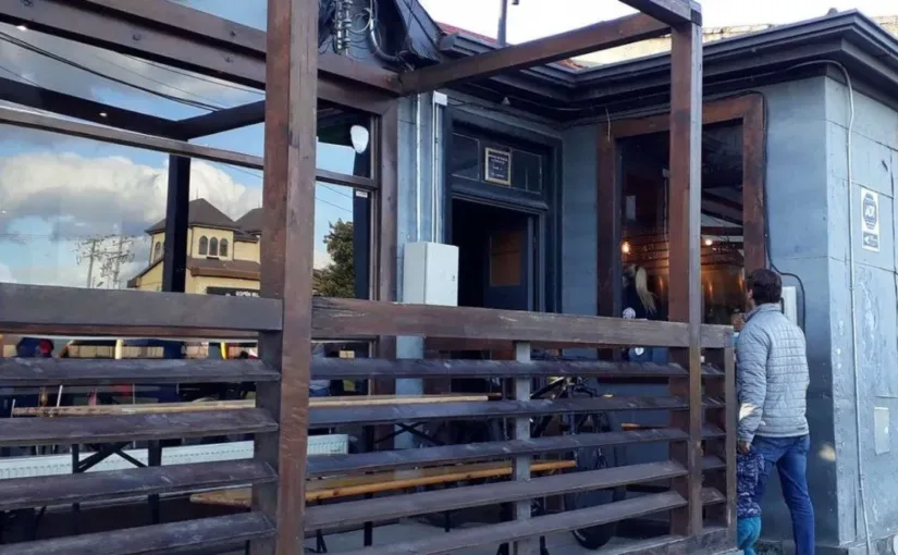 Delincuentes asaltan bar en Punta Arenas: Millonario robo de caja fuerte y daños en la infraestructura del local