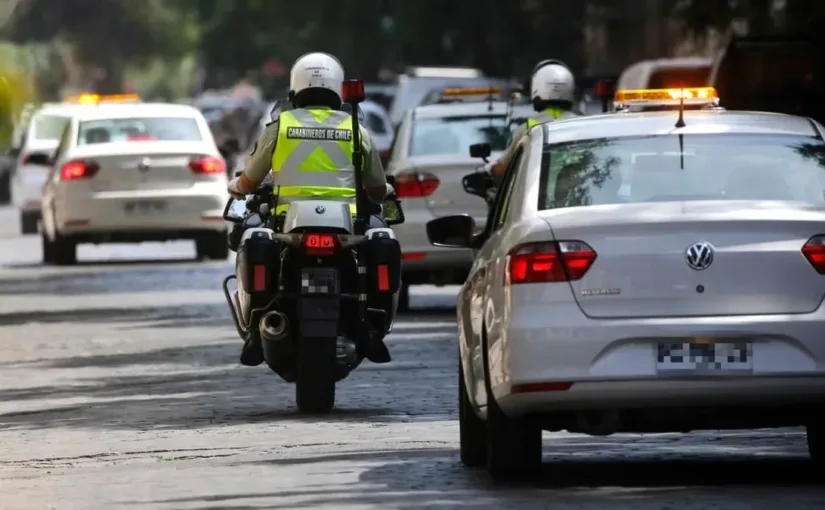 Chile implementa nuevo sistema de patentes vehiculares: más combinaciones y distinción para vehículos eléctricos y híbridos