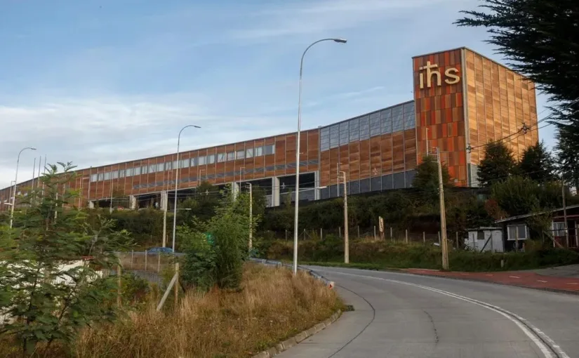 Corte de Apelaciones de Puerto Montt revoca cancelación de matrícula de niño con TEA y ordena su reintegración escolar