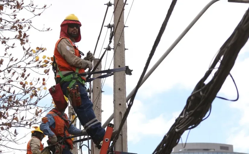 Cortes de luz programados en siete comunas de Santiago este lunes 5 de enero por trabajos de Enel en la RM