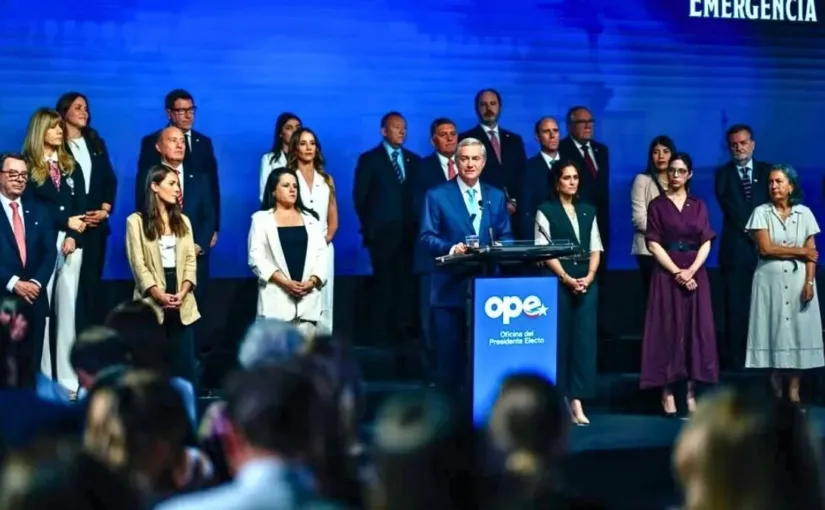 El 42% aprueba el nuevo gabinete de Kast