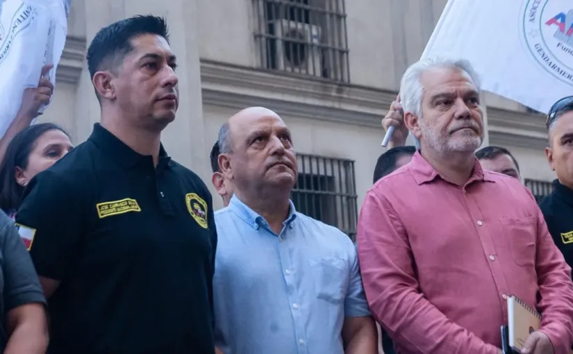 CUT y gremios exigen a Boric frenar reforma a Gendarmería por vulneración de derechos sindicales y falta de diálogo