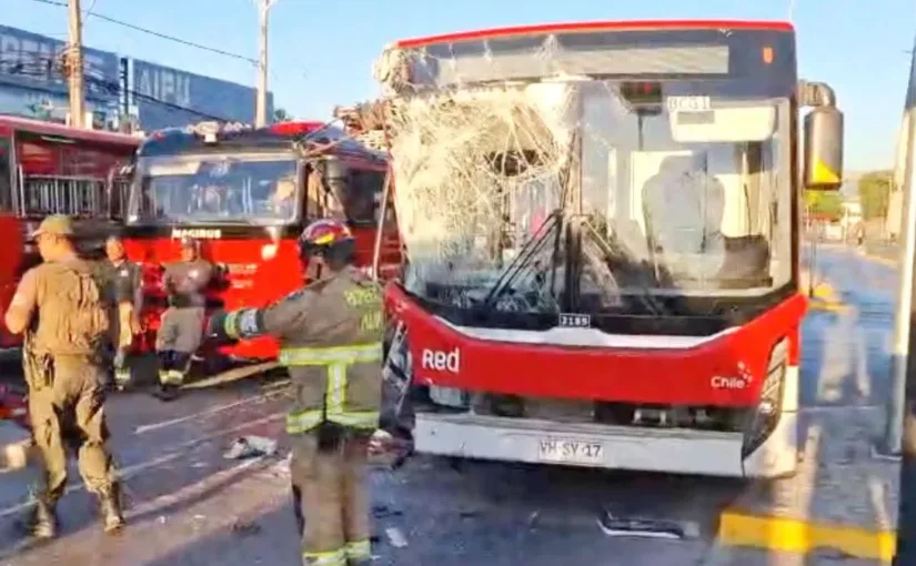 Choque de buses en Maipú deja 11 heridos; desvíos de tráfico en la zona.