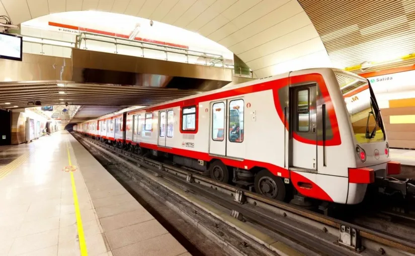 Cierre temporal de estaciones en Línea 1 del Metro de Santiago por incidente en la vía.