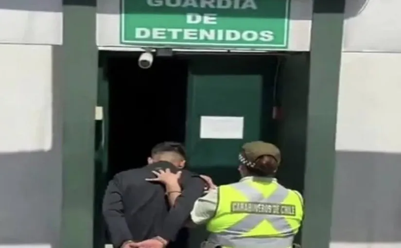 Detienen a hombre por abuso sexual a niña de 11 años en bus interurbano.