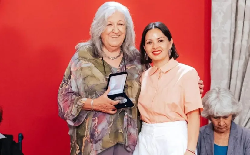 Cuatro artistas chilenos reciben la Orden al Mérito Artístico y Cultural Pablo Neruda.