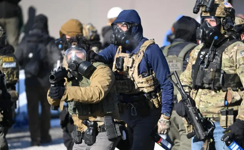 ICE: La agencia migratoria que polariza a Estados Unidos tras protestas y cuestionamientos por su actuación en 2025