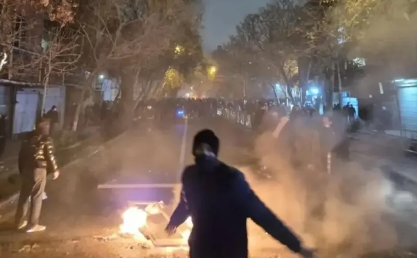 Irán acusa a EEUU e Israel de instigar protestas y violencia en su territorio ante la ONU, pidiendo intervención internacional