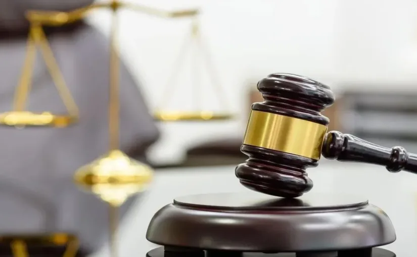 Tribunal alemán declara nulas cláusulas de permanencia en contratos de internet, protegiendo derechos de los consumidores