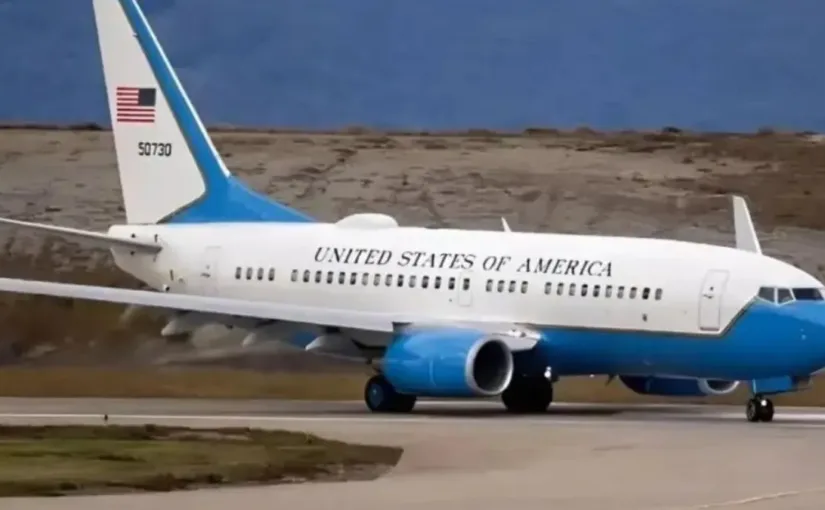 Un Boeing militar de EE.UU. aterriza en Ushuaia