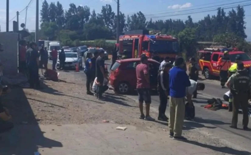 Motociclista en estado crítico tras violenta colisión con automóvil en Los Andes, se investiga el accidente