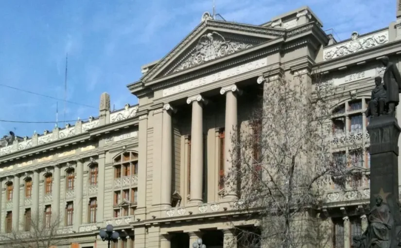 La Corte de Apelaciones confirma suspensión de Chesterfield por incumplimientos graves.