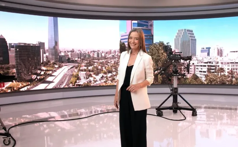 Consuelo Saavedra regresa a Chile para conducir "Teletrece tarde" en Canal 13.