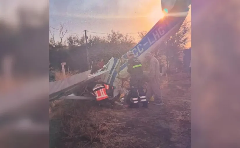 Accidente aéreo en Curacaví: avioneta capota y piloto es rescatado por Bomberos.