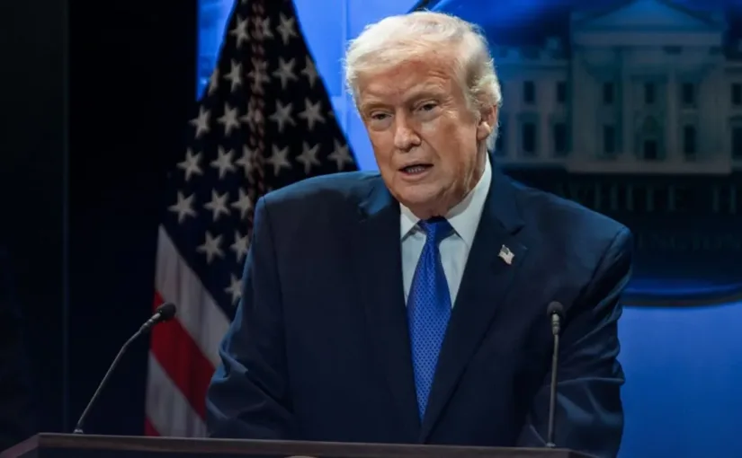 Trump anuncia un arancel global del 10% tras fallo de la Corte Suprema.