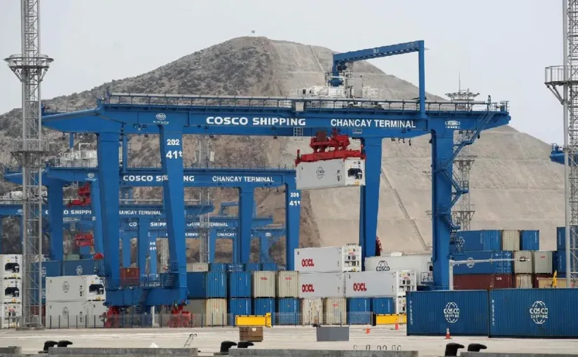 Ernesto Álvarez critica fallo judicial sobre supervisión del megapuerto de Chancay.