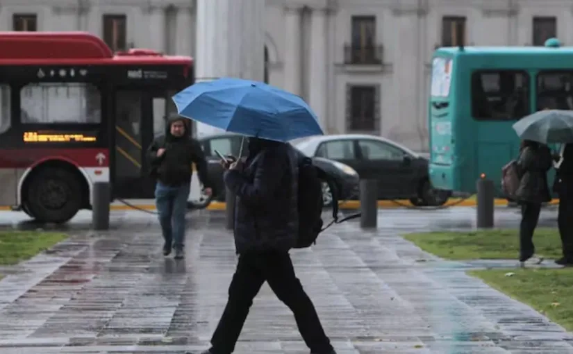 Gianfranco Marcone prevé lluvias y calor de hasta 30°C en Santiago este fin de semana.