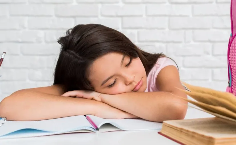 Retomar hábitos de sueño saludables es clave para el éxito escolar y emocional.