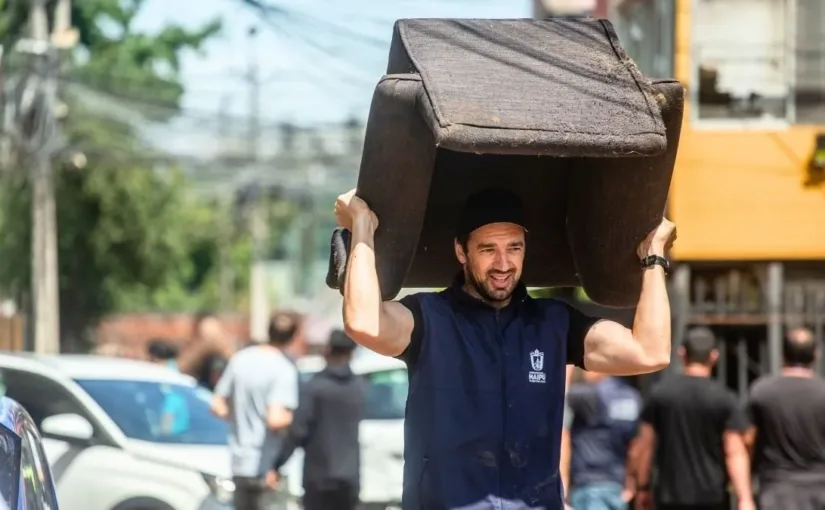 Iván Poduje y el alcalde de Maipú abordan soluciones a inundaciones en Camino a Melipilla.